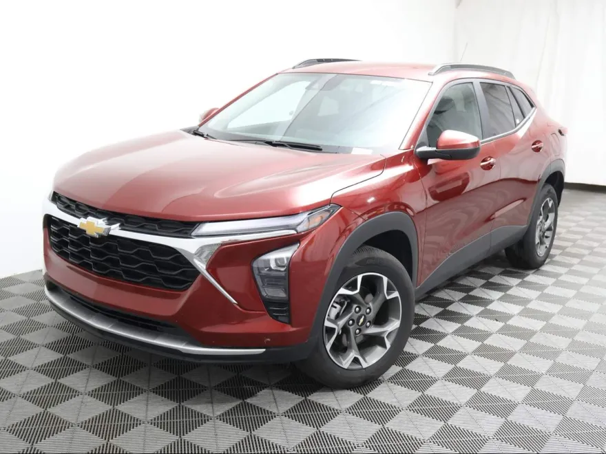 2024 Chevrolet Trax LT photo 1