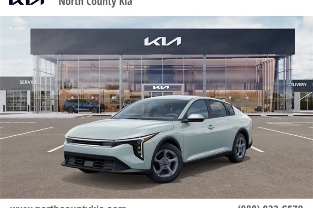 2025 Kia K4 LXS photo 1