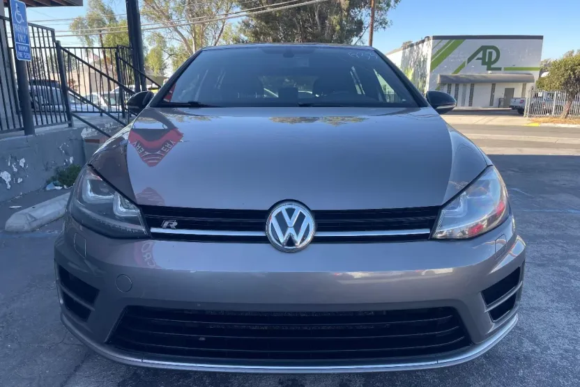 2016 Volkswagen Golf R 4Motion photo 1