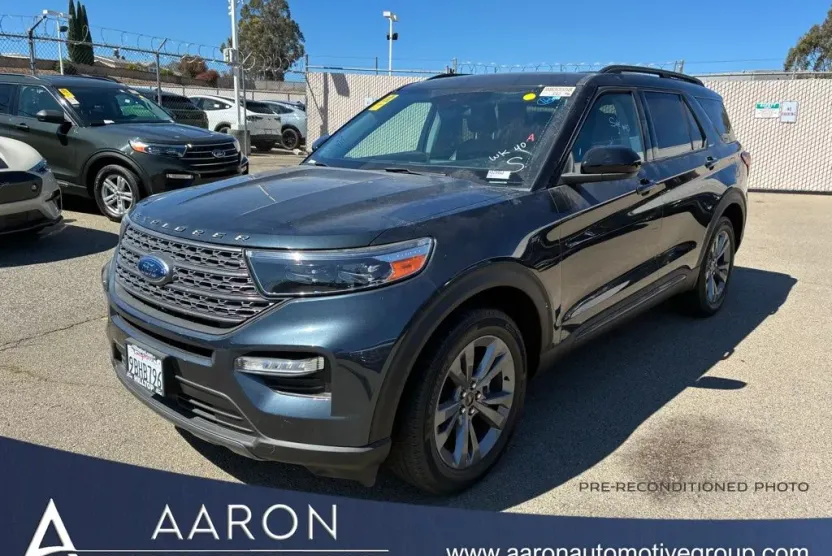 2022 Ford Explorer XLT photo 1