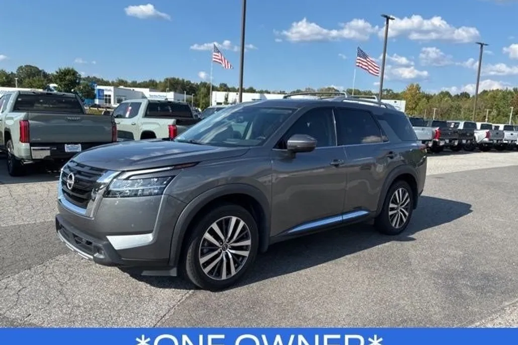 2022 Nissan Pathfinder Platinum photo 1