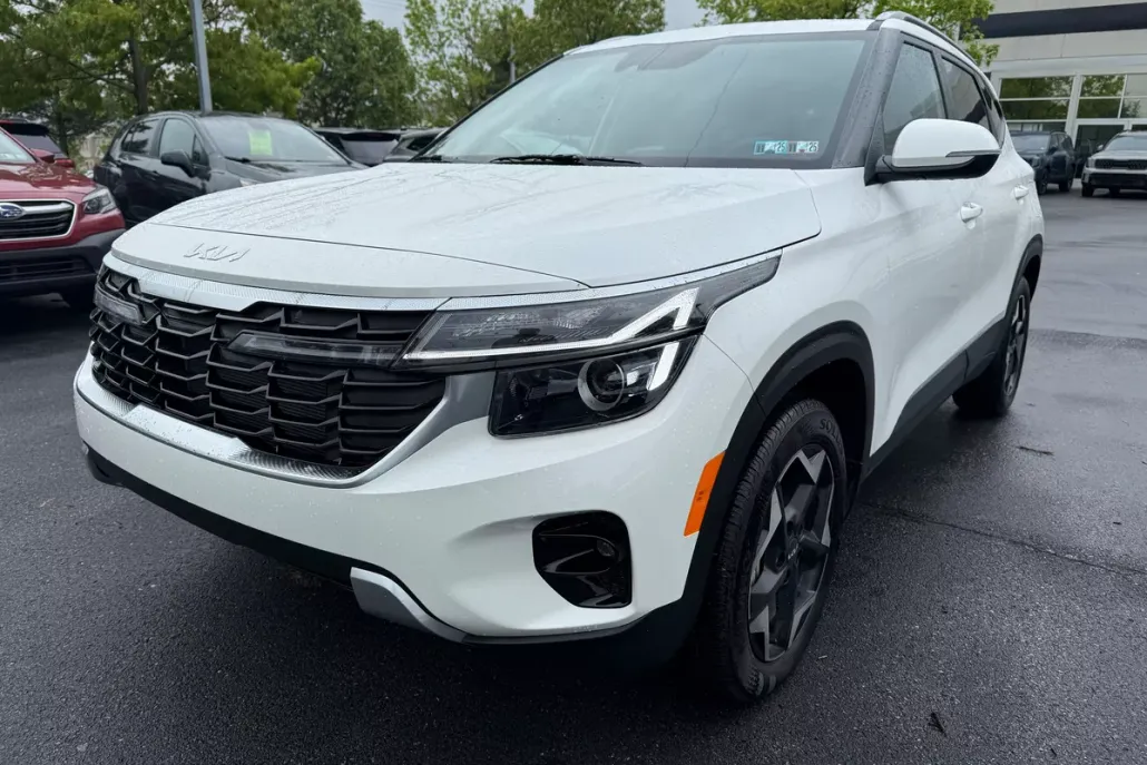 2025 Kia Seltos S photo 1