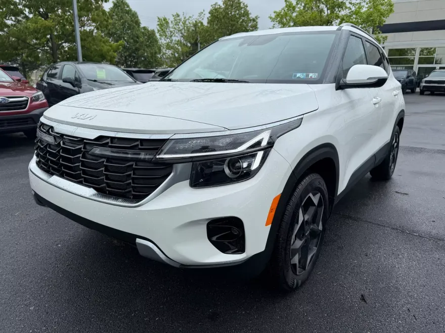 2025 Kia Seltos S photo 1