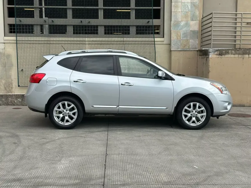 2013 Nissan Rogue SV SL photo 1