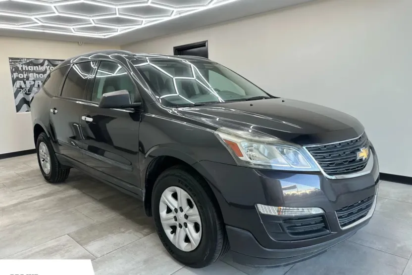 2015 Chevrolet Traverse LS photo 1