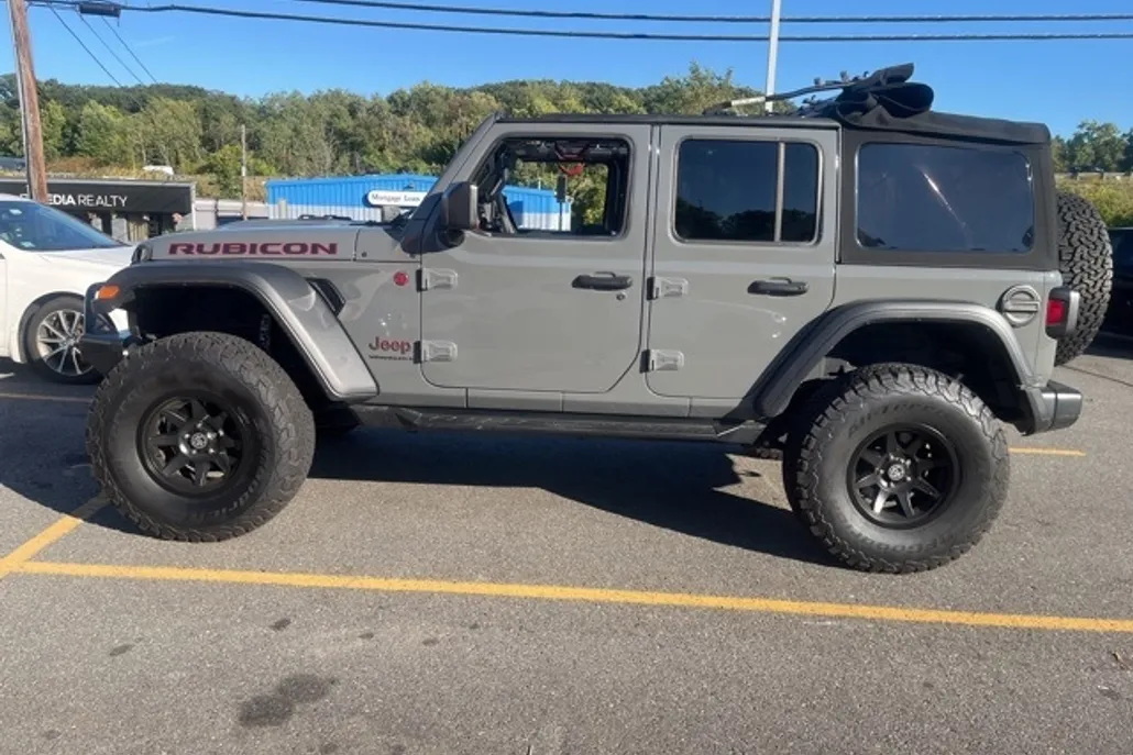 2023 Jeep Wrangler Rubicon photo 1