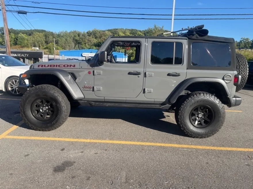 2023 Jeep Wrangler Rubicon photo 1
