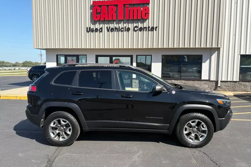 2019 Jeep Cherokee Trailhawk photo 1