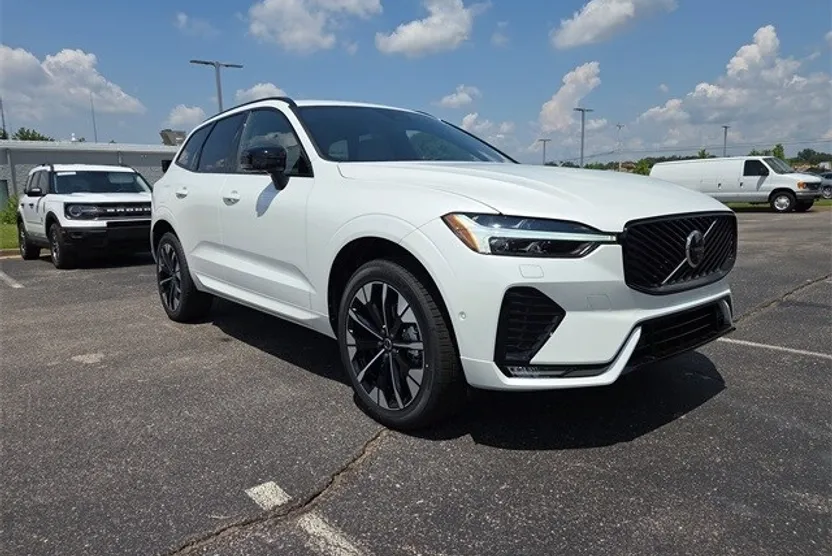 2026 Volvo XC60 B5 Plus photo 1