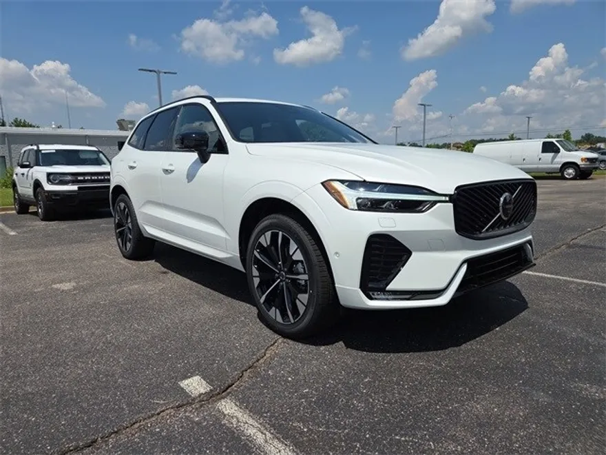 2026 Volvo XC60 B5 Plus photo 1