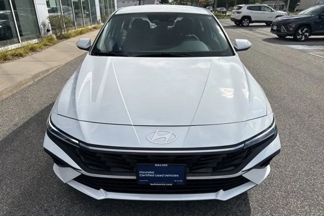 2025 Hyundai Elantra SE photo 1