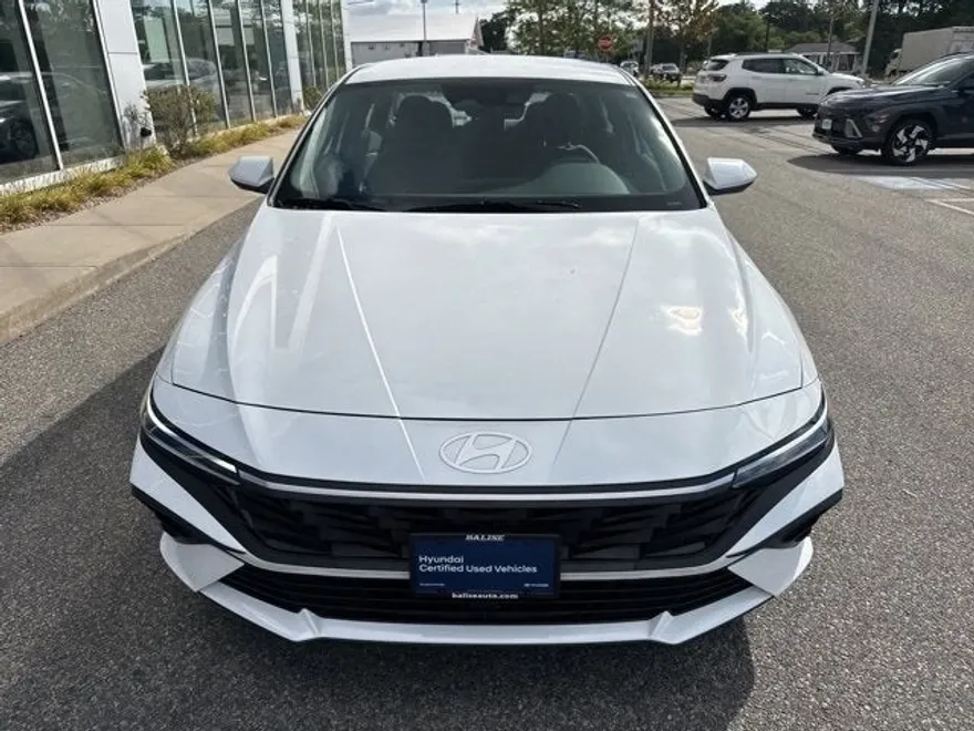 2025 Hyundai Elantra SE photo 1