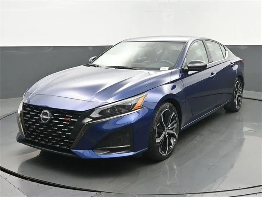 2023 Nissan Altima 2.5 SR photo 1