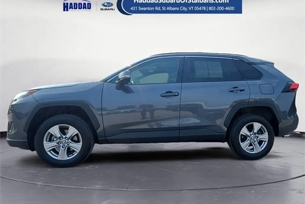 2023 Toyota RAV4 XLE photo 1