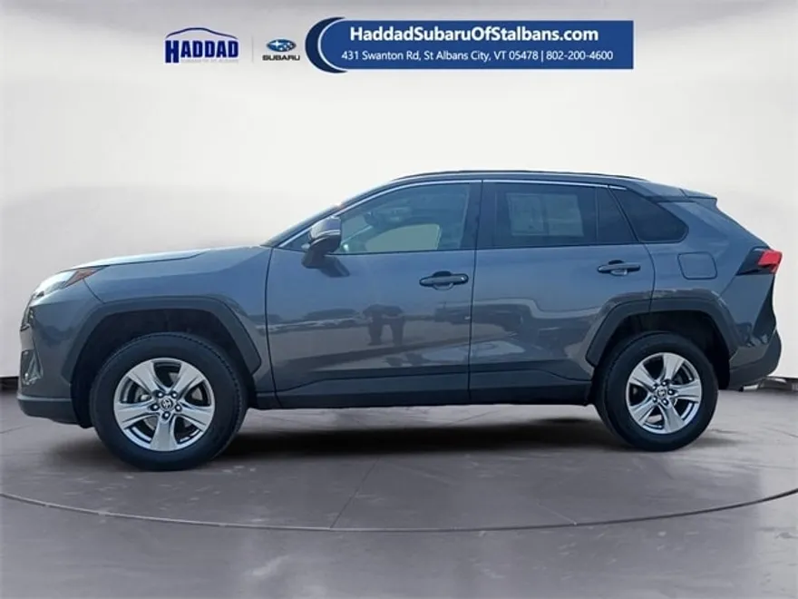2023 Toyota RAV4 XLE photo 1
