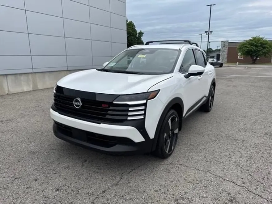 2025 Nissan Kicks SR photo 1