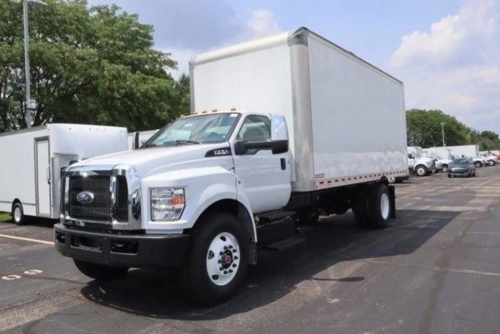 2025 Ford F-750 photo 1
