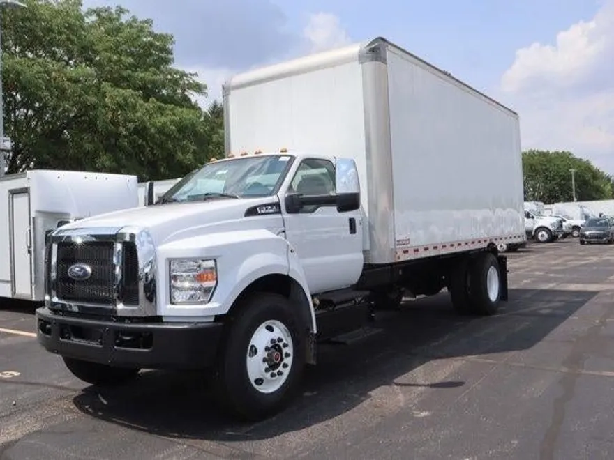 2025 Ford F-750 photo 1