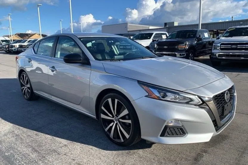 2022 Nissan Altima 2.5 SR photo 1