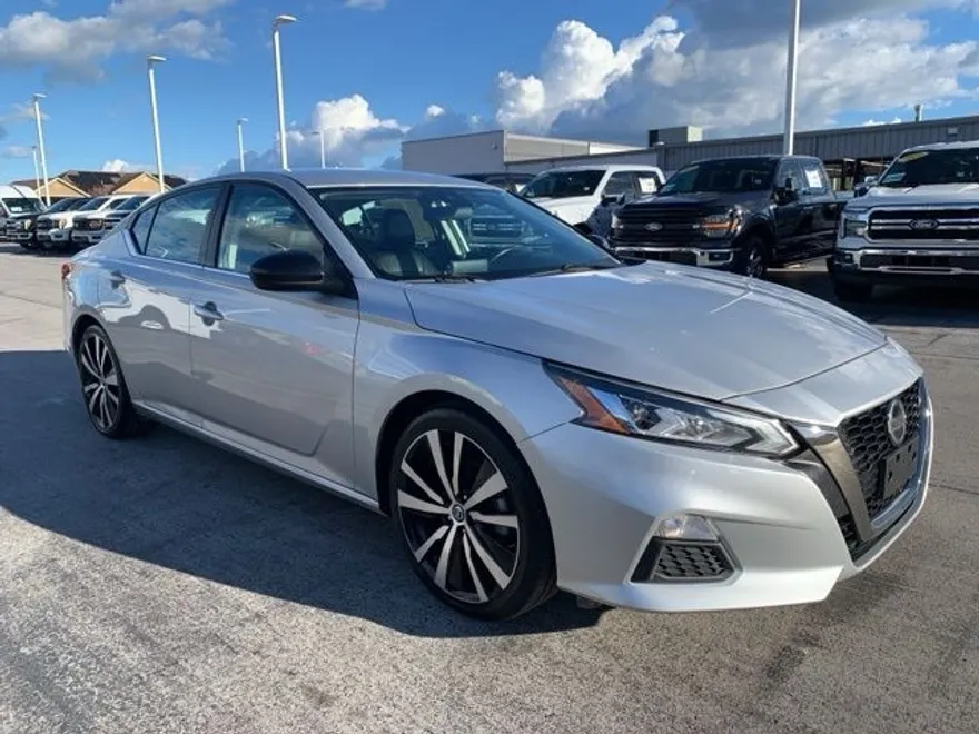 2022 Nissan Altima 2.5 SR photo 1