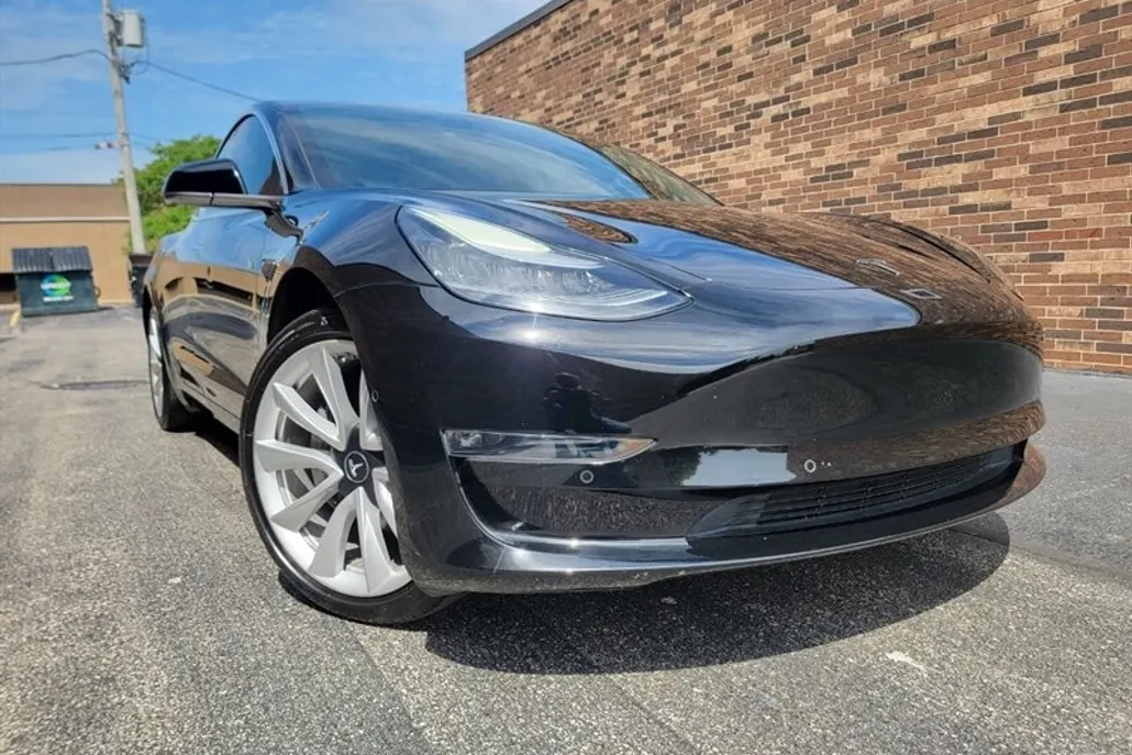 2020 Tesla Model 3 Standard Range Plus photo 1