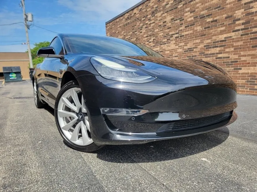 2020 Tesla Model 3 Standard Range Plus photo 1