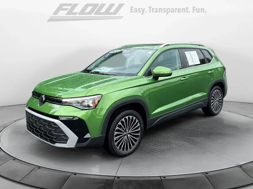 2025 Volkswagen Taos SE photo 1