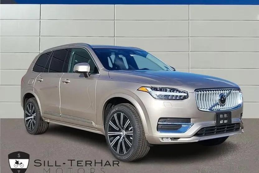 2025 Volvo XC90 Core photo 1