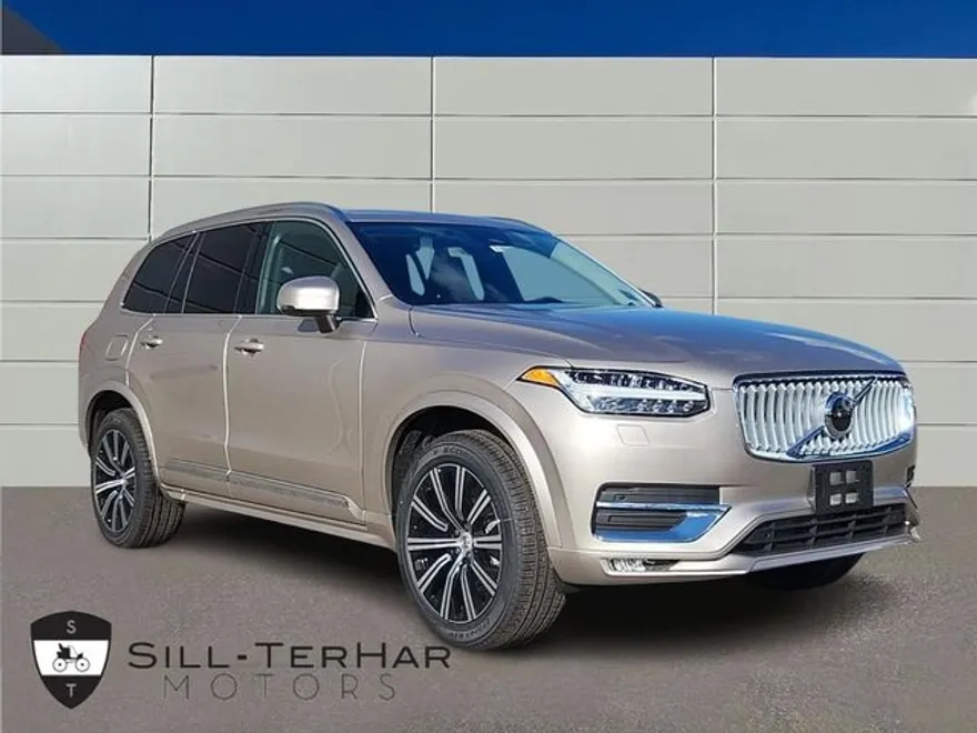 2025 Volvo XC90 Core photo 1
