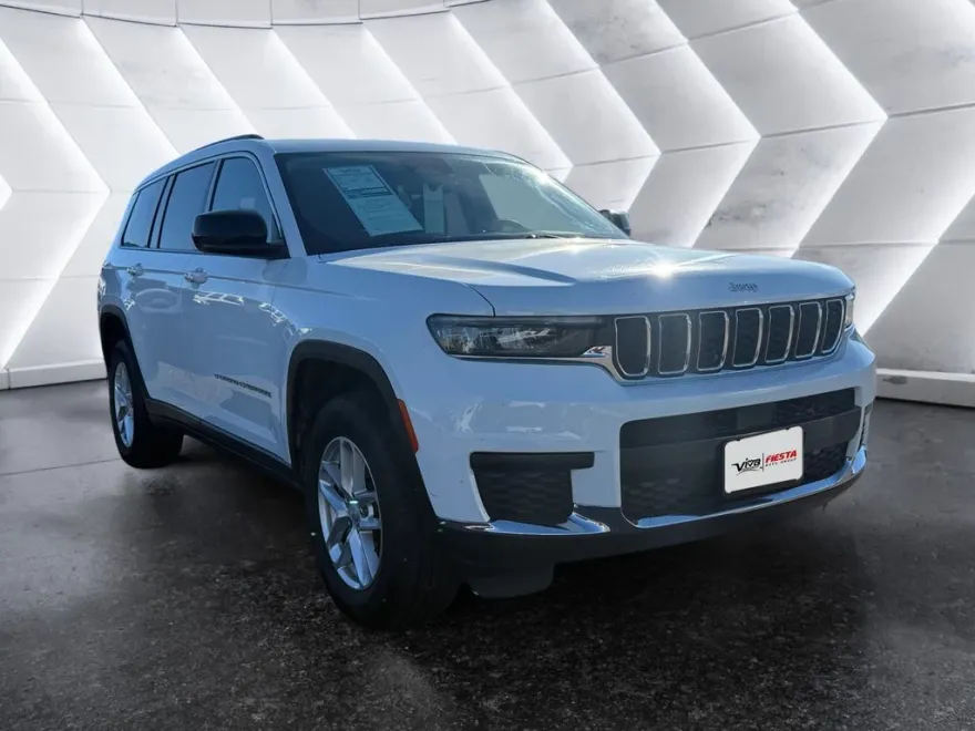 2023 Jeep Grand Cherokee Laredo photo 1