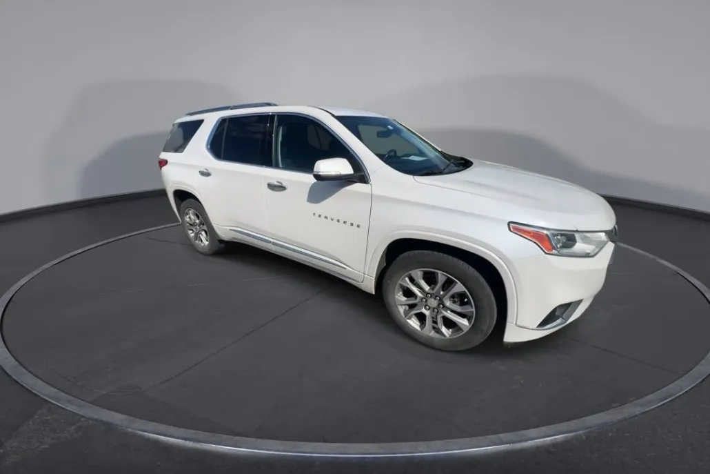2021 Chevrolet Traverse Premier photo 1