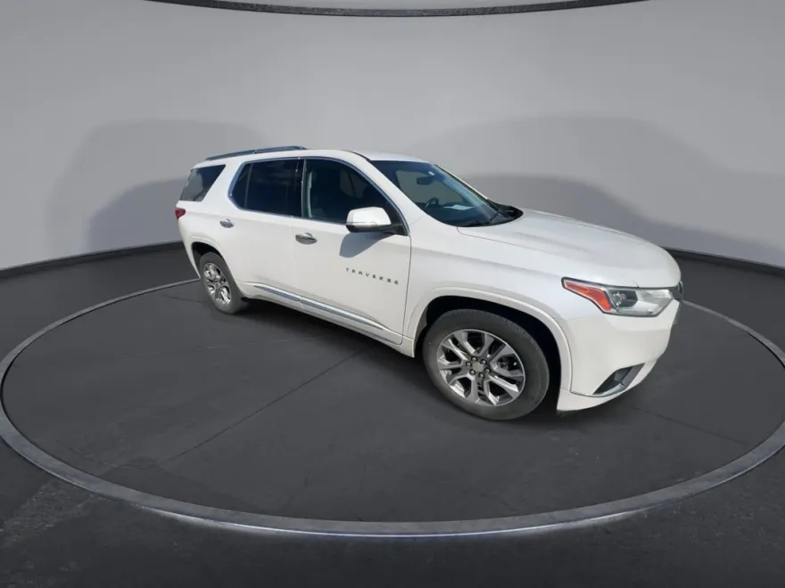 2021 Chevrolet Traverse Premier photo 1