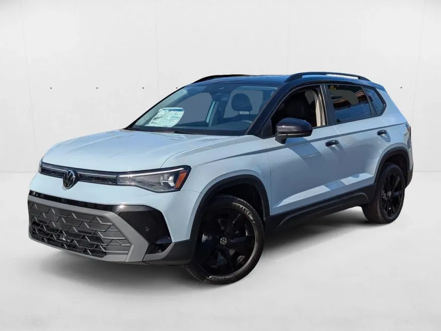 2025 Volkswagen Taos SE photo 1