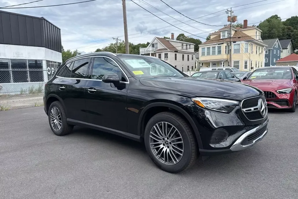 2026 Mercedes Benz GLC 300 4MATIC photo 1