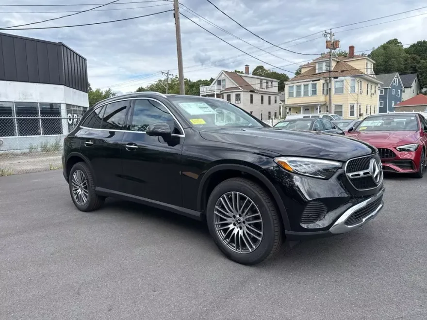 2026 Mercedes Benz GLC 300 4MATIC photo 1