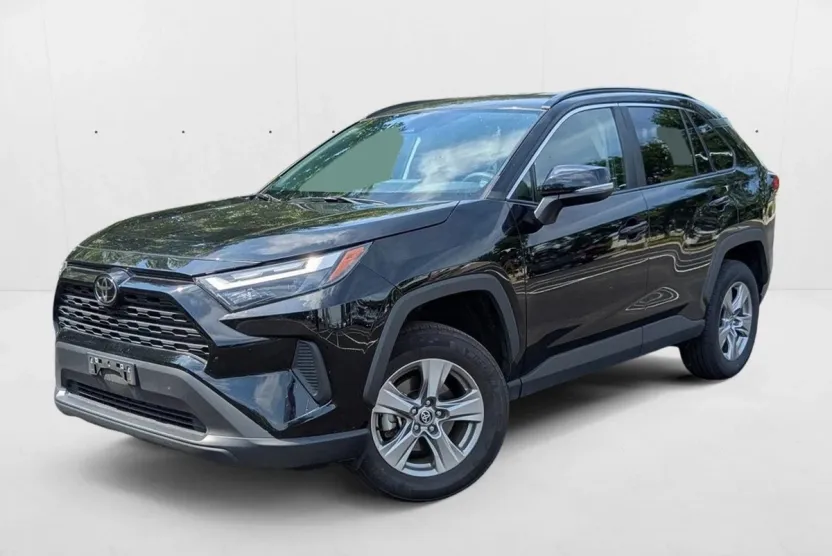 2025 Toyota RAV4 XLE photo 1