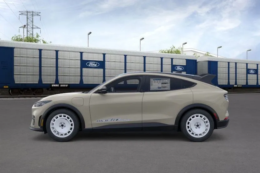 2025 Ford Mustang Mach-E GT photo 1