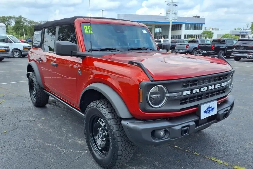 2022 Ford Bronco Base photo 1
