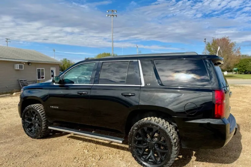 2016 Chevrolet Tahoe LT photo 1