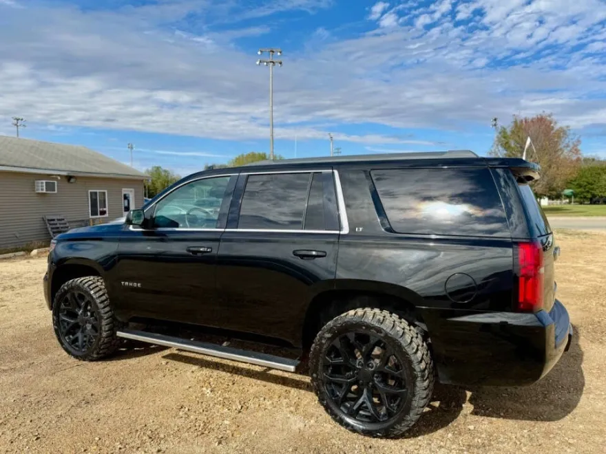 2016 Chevrolet Tahoe LT photo 1