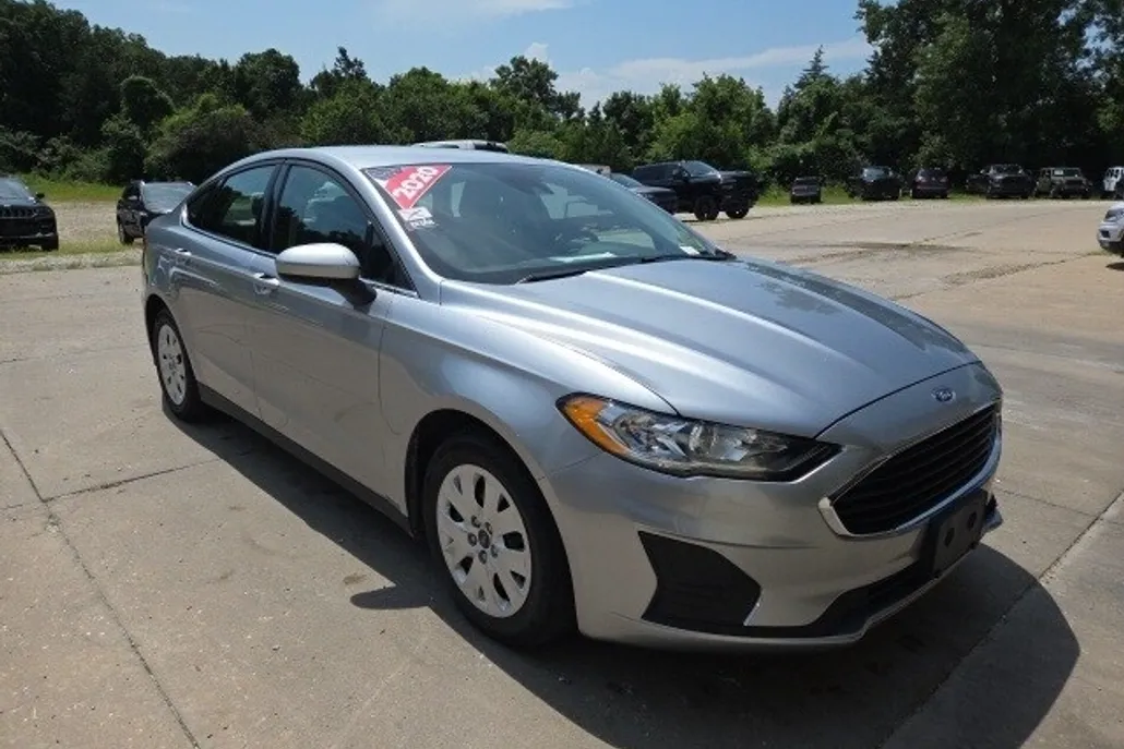 2020 Ford Fusion S photo 1
