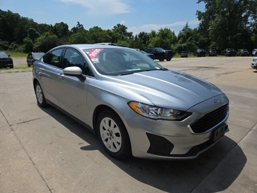 2020 Ford Fusion S photo 1