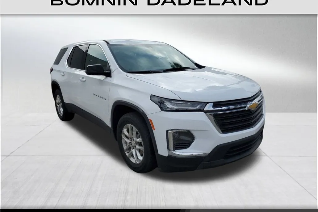 2022 Chevrolet Traverse LS photo 1