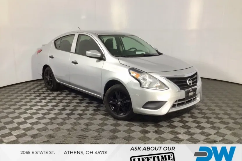 2019 Nissan Versa 1.6 S photo 1