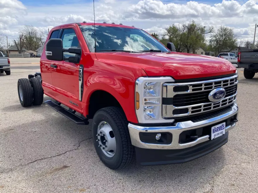 2025 Ford F-350 XLT photo 1