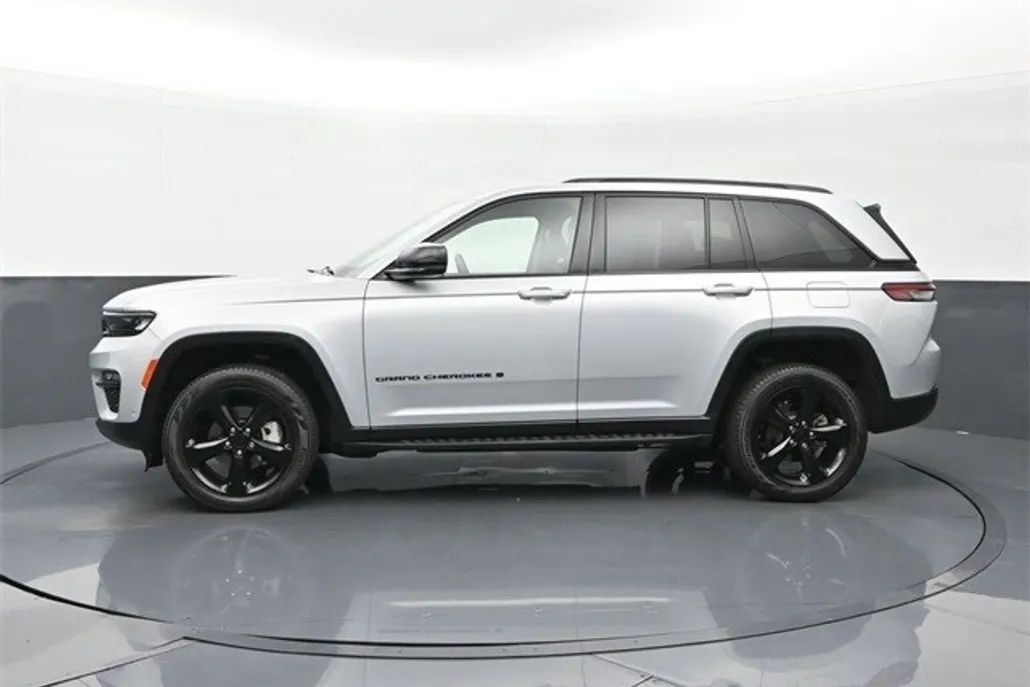 2023 Jeep Grand Cherokee Limited photo 1