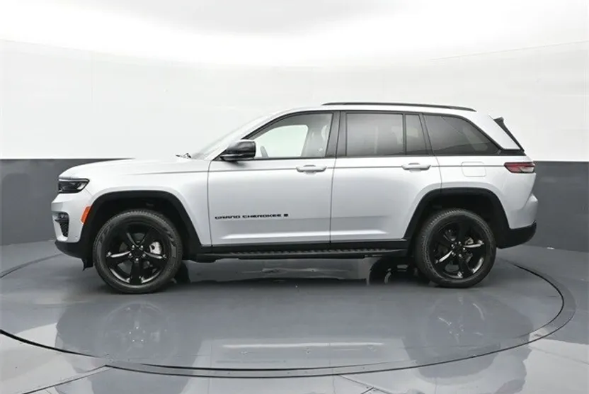 2023 Jeep Grand Cherokee Limited photo 1
