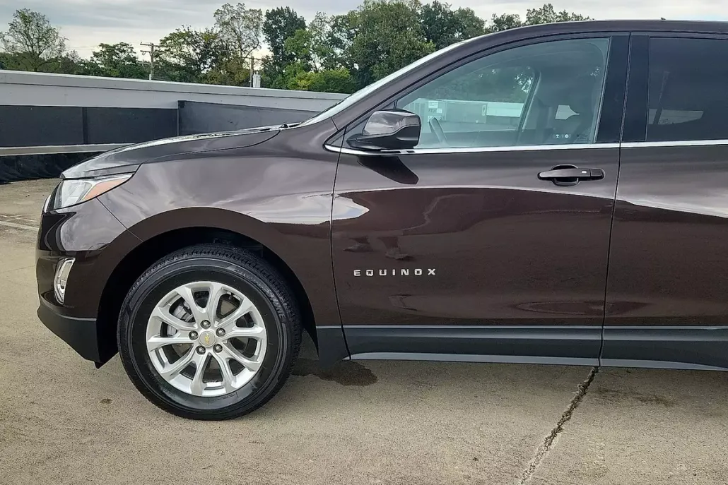 2020 Chevrolet Equinox LT photo 1