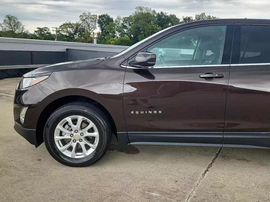 2020 Chevrolet Equinox LT photo 1