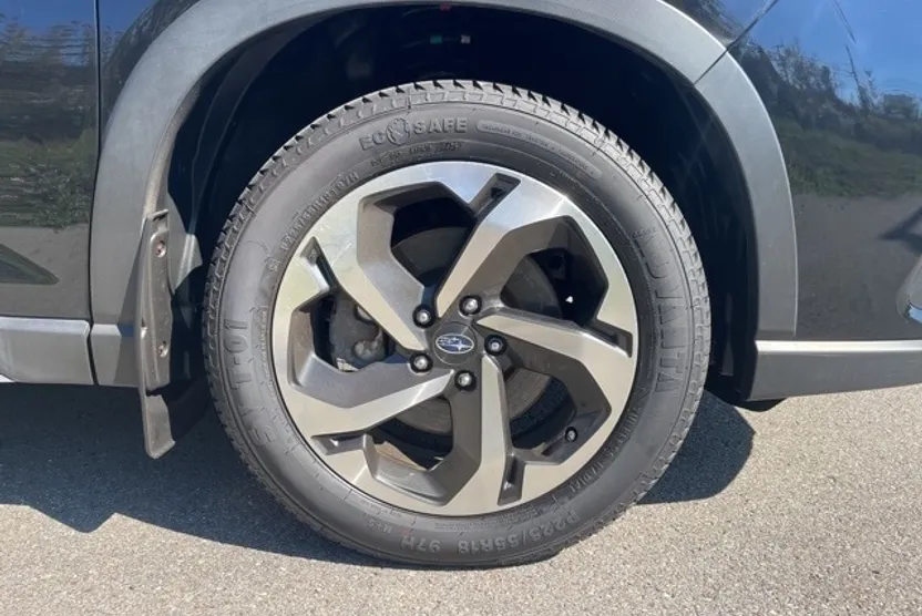 2023 Subaru Forester Touring photo 1